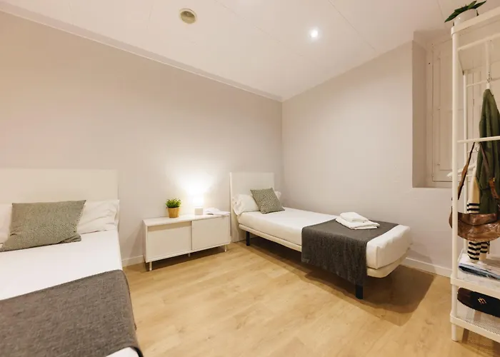 Bravissimo Mora 4 Жирона